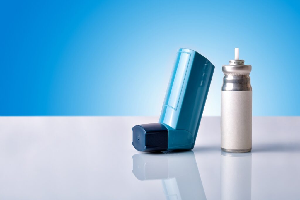 Cartridge and blue medicine inhaler